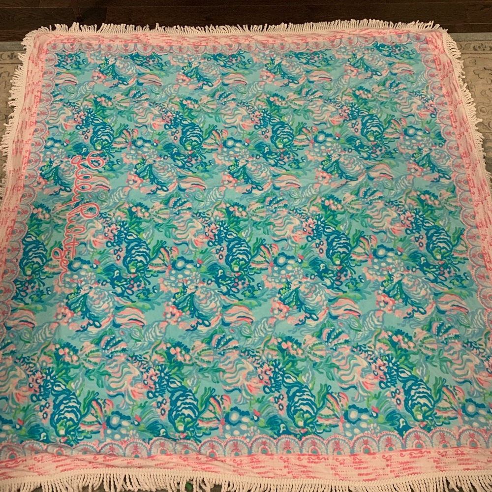 NWOT 64” Square Family Beach Towel ❤️